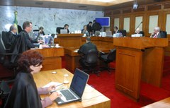 Tempo de propaganda em bloco dos grandes partidos fica reduzido à metade após queda da cláusula de barreira