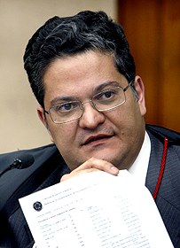 Deputado federal por Goiás cassado não precisa de liminar para permanecer no cargo