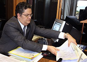 TSE mantém cassação de registro do prefeito de Cáceres (MT)