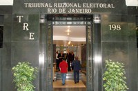 TRE-RJ treina servidores para as eleições municipais